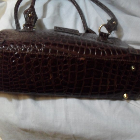 Linear crocodile print hand bag - Picture 3 of 10